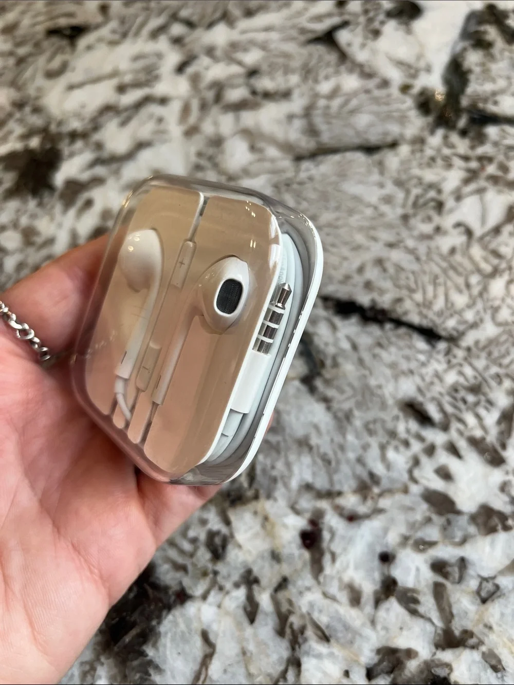 Apple White Wired Earbuds with Inline Remote